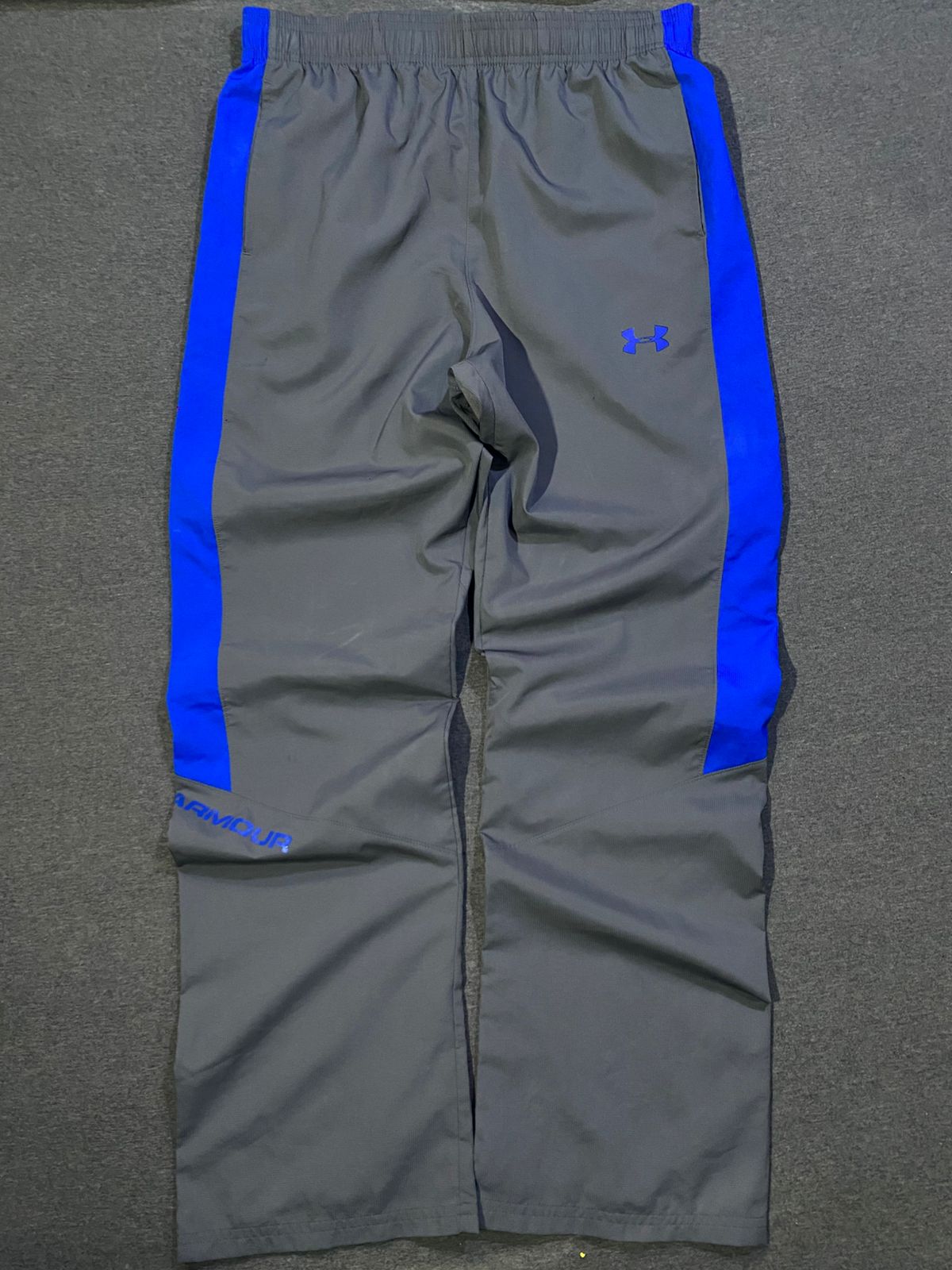 BUZO UNDER ARMOUR PLOMO